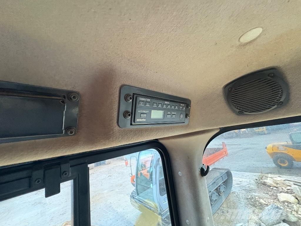 Komatsu D65PX-18 크롤러 도저