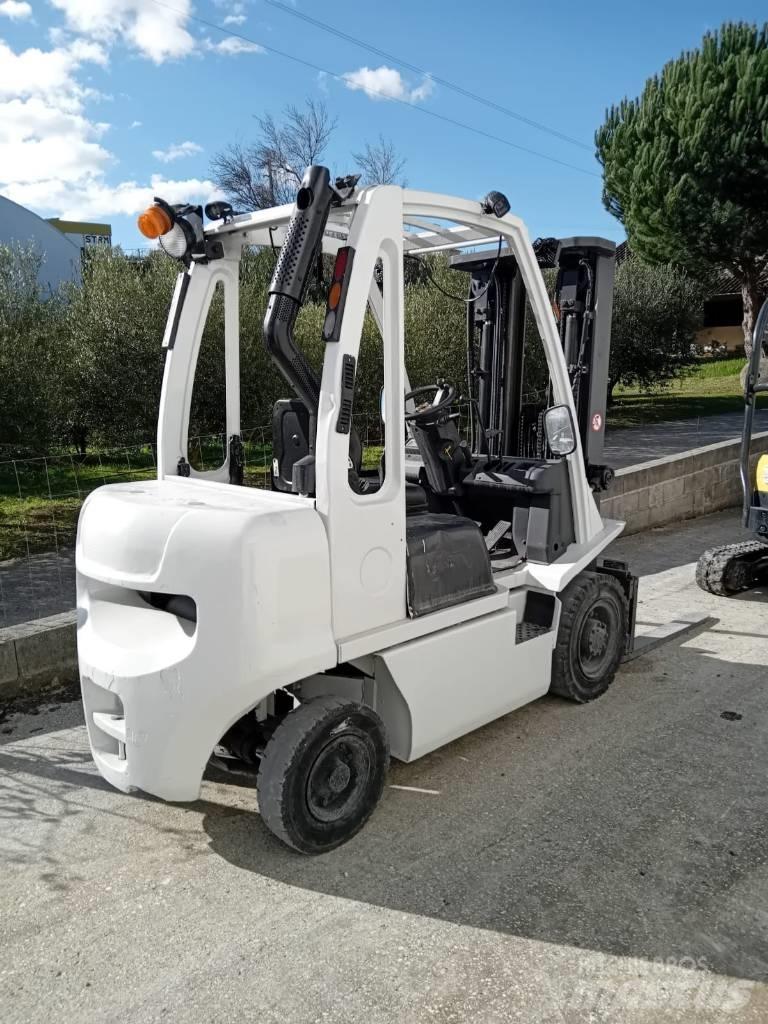 UniCarriers DX 25 디젤 지게차