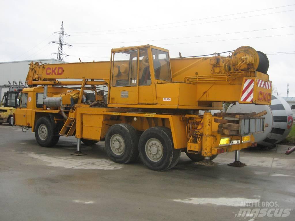 Tatra CKD A/T 크레인