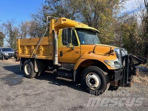 International 7400 덤프 트럭
