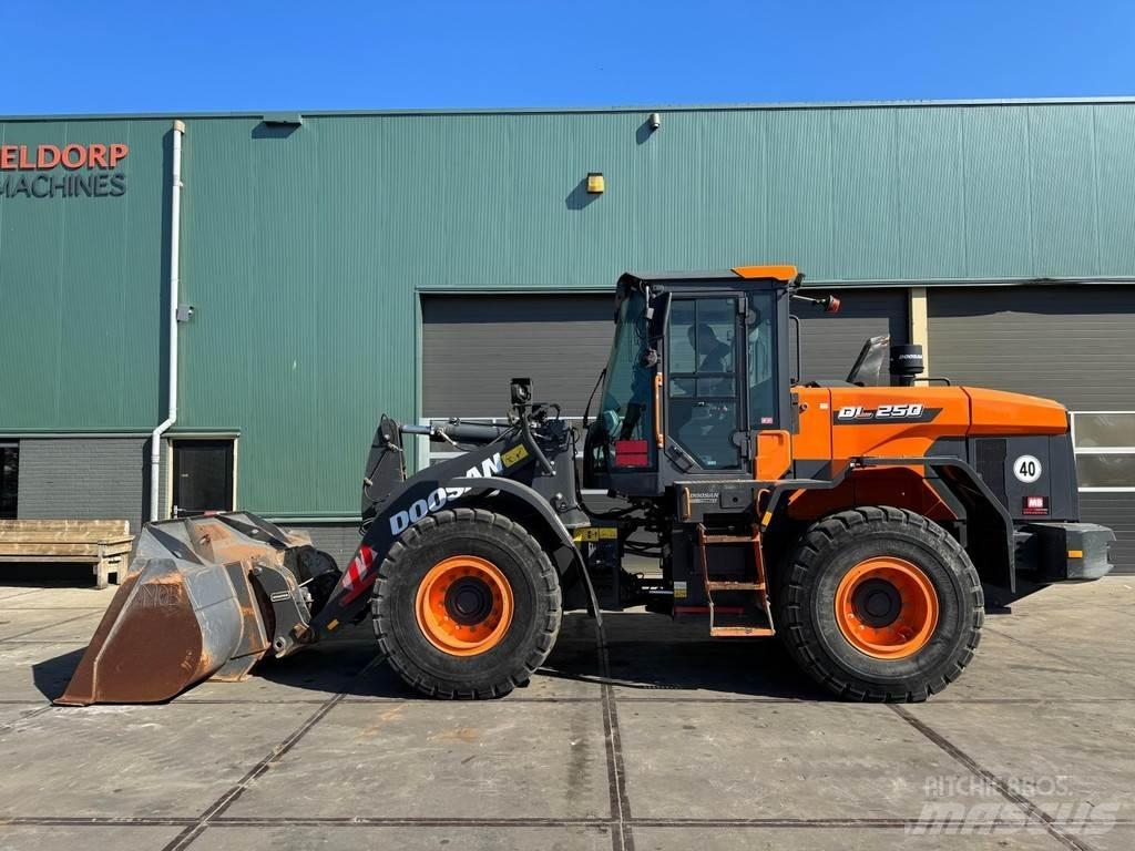 Doosan DL250-7  휠로우더