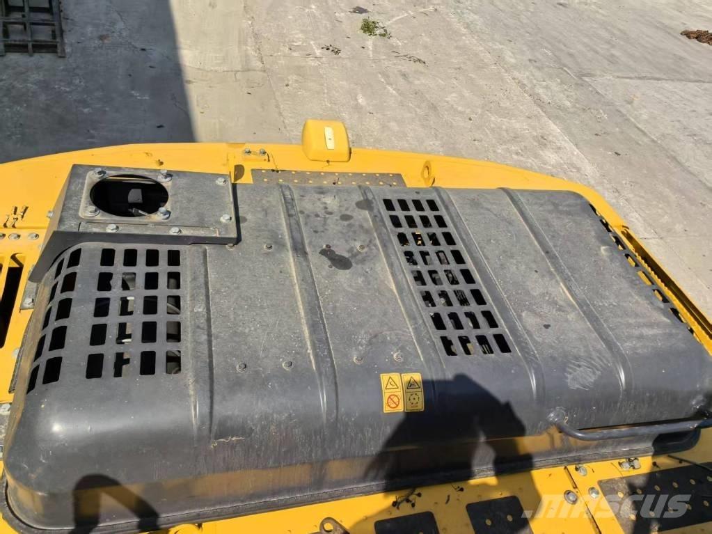 Komatsu PC 200-8 대형 굴삭기 29톤 이상
