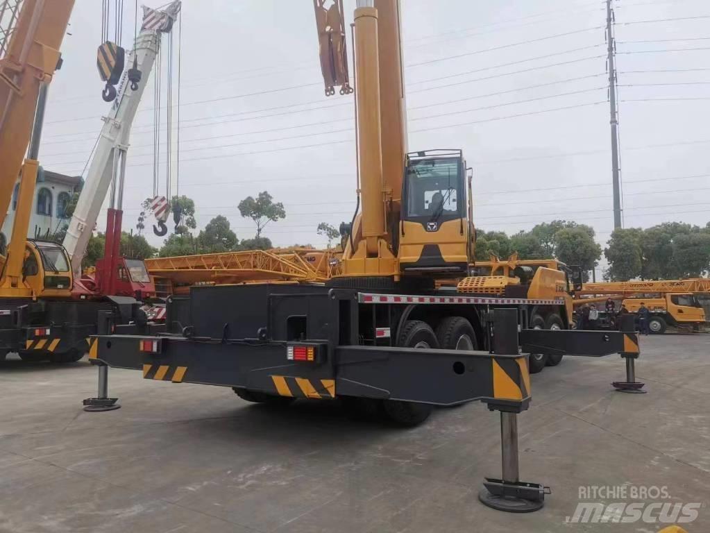 XCMG XZJ5434JQZ70K 궤도식 로우더