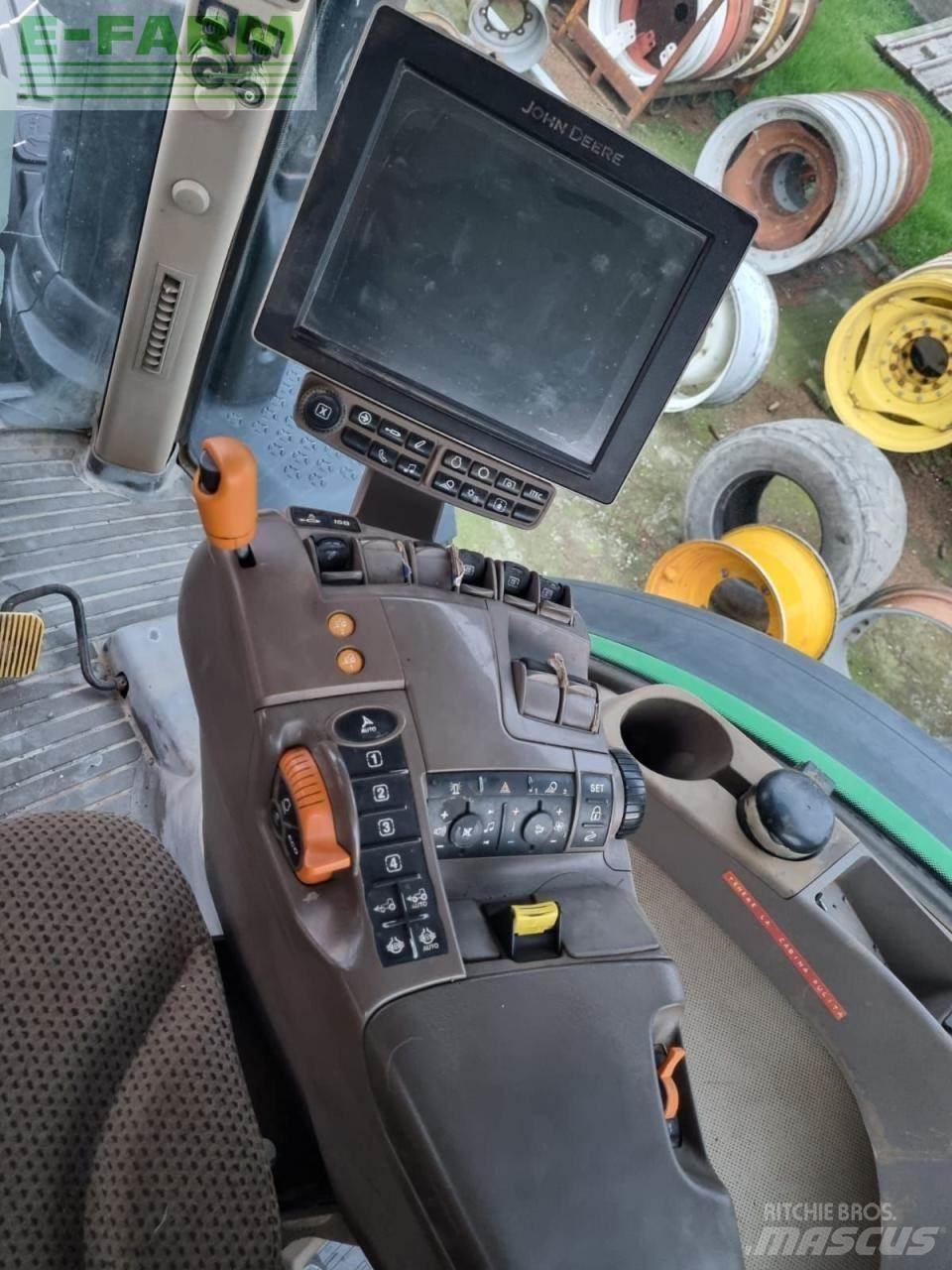 John Deere 8245 R 트랙터