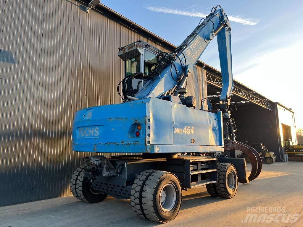 Fuchs MHL454 폐기물/산업 처리기