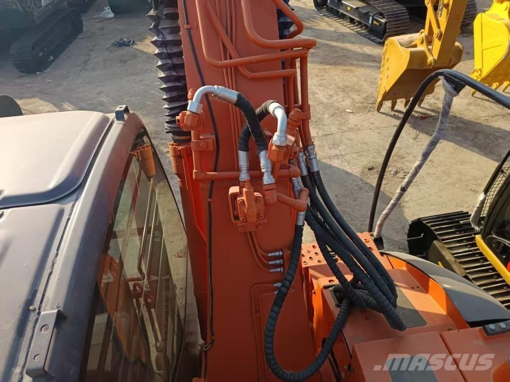 Hitachi ZX135 대형 굴삭기 29톤 이상