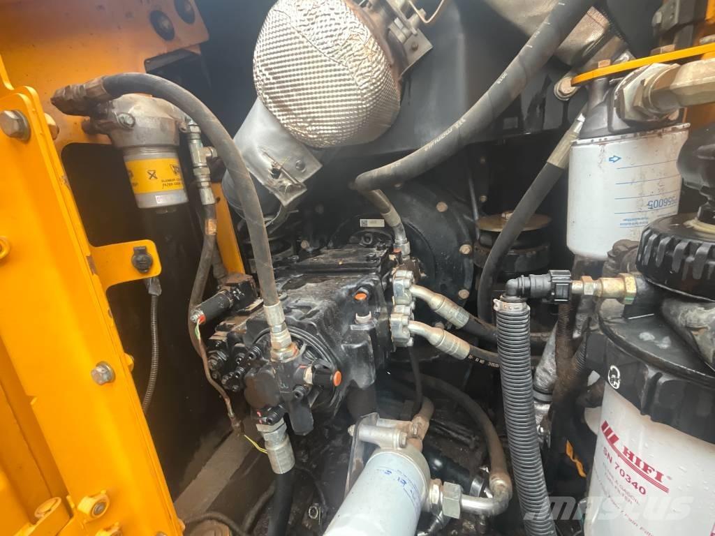 JCB JS 130 LC 대형 굴삭기 29톤 이상