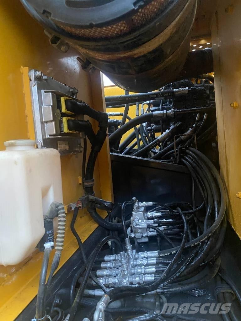 Volvo EC210BLC 대형 굴삭기 29톤 이상