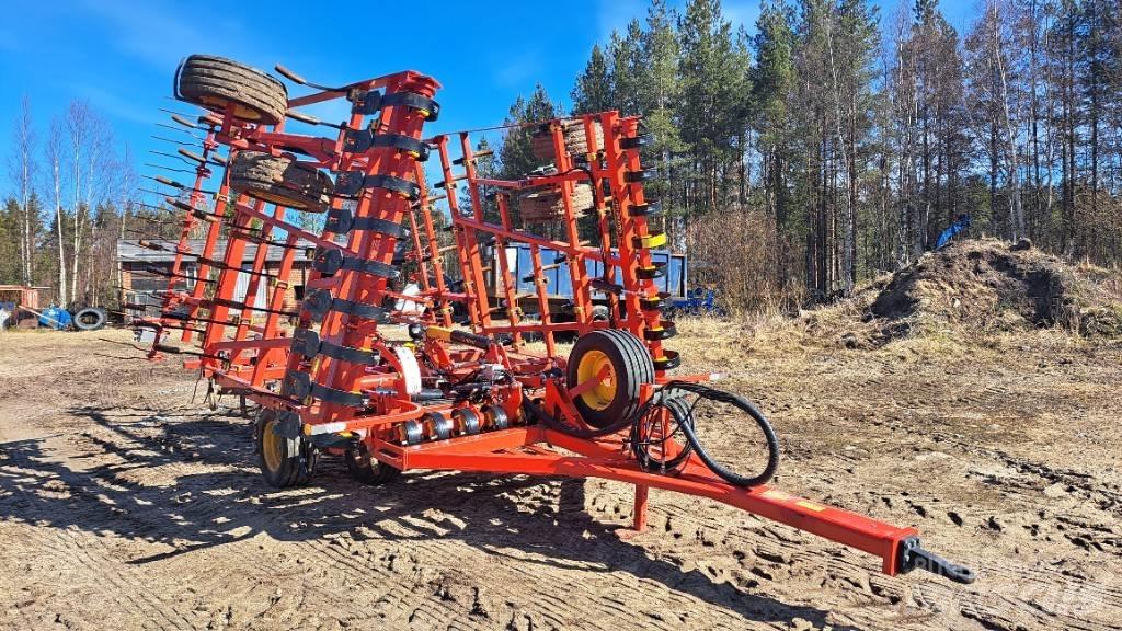 Väderstad Ferox 700 하로우