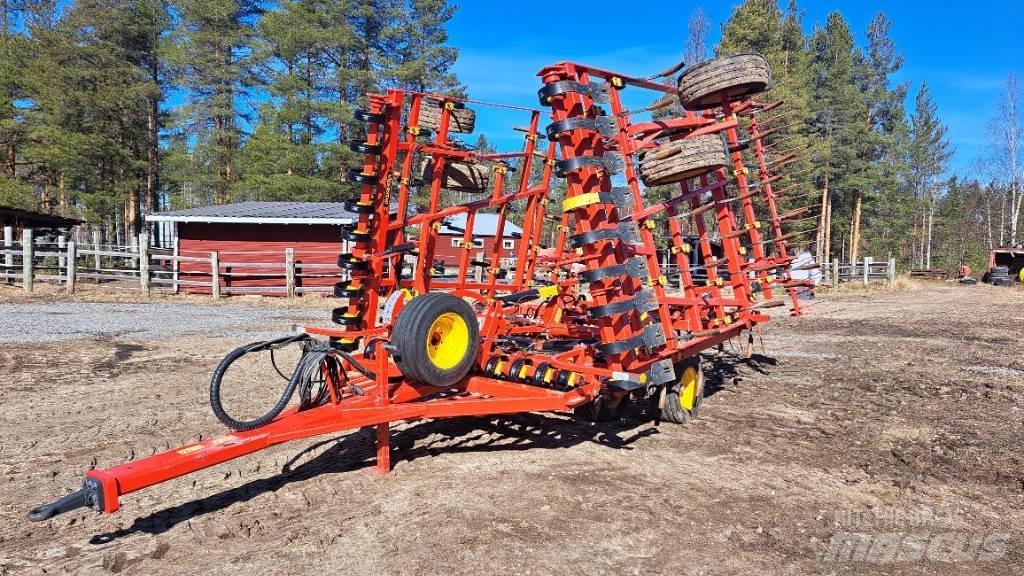 Väderstad Ferox 700 하로우