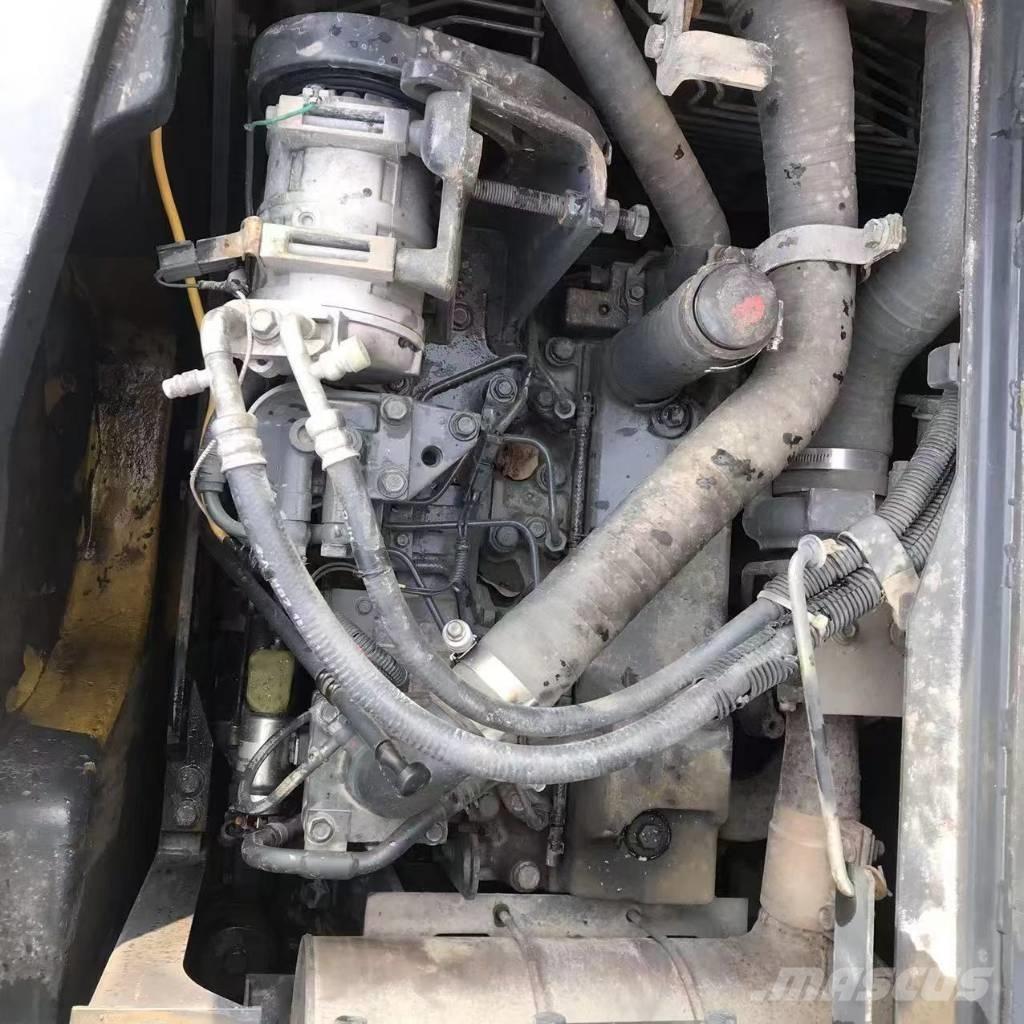 Komatsu PC 138 US 중형굴삭기 7톤-28톤