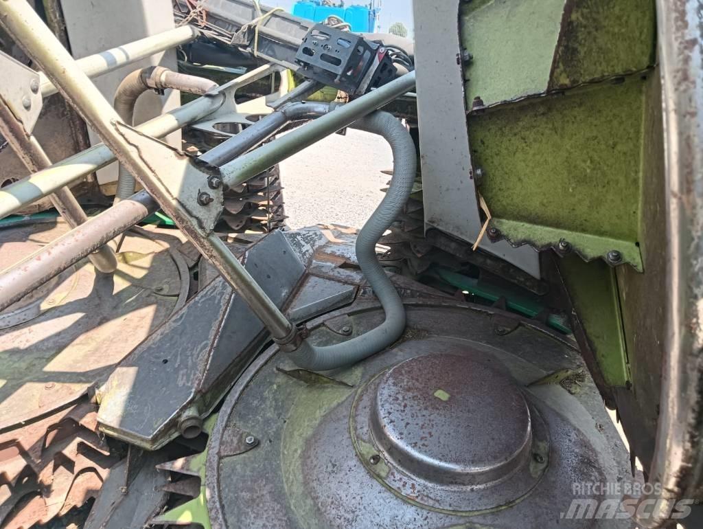 CLAAS Orbis 600 자동 초지기계