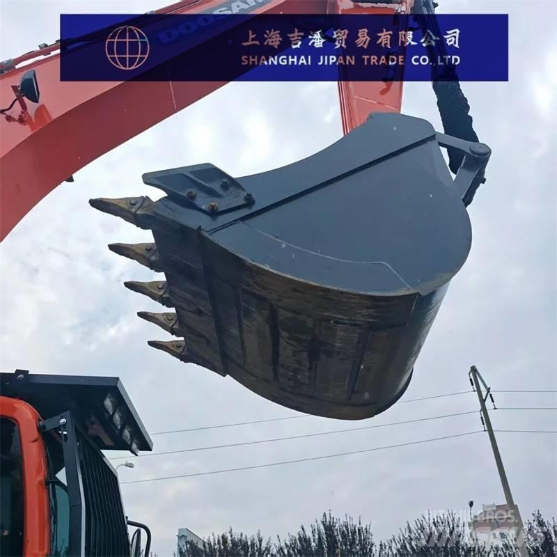 Doosan DX 225 대형 굴삭기 29톤 이상