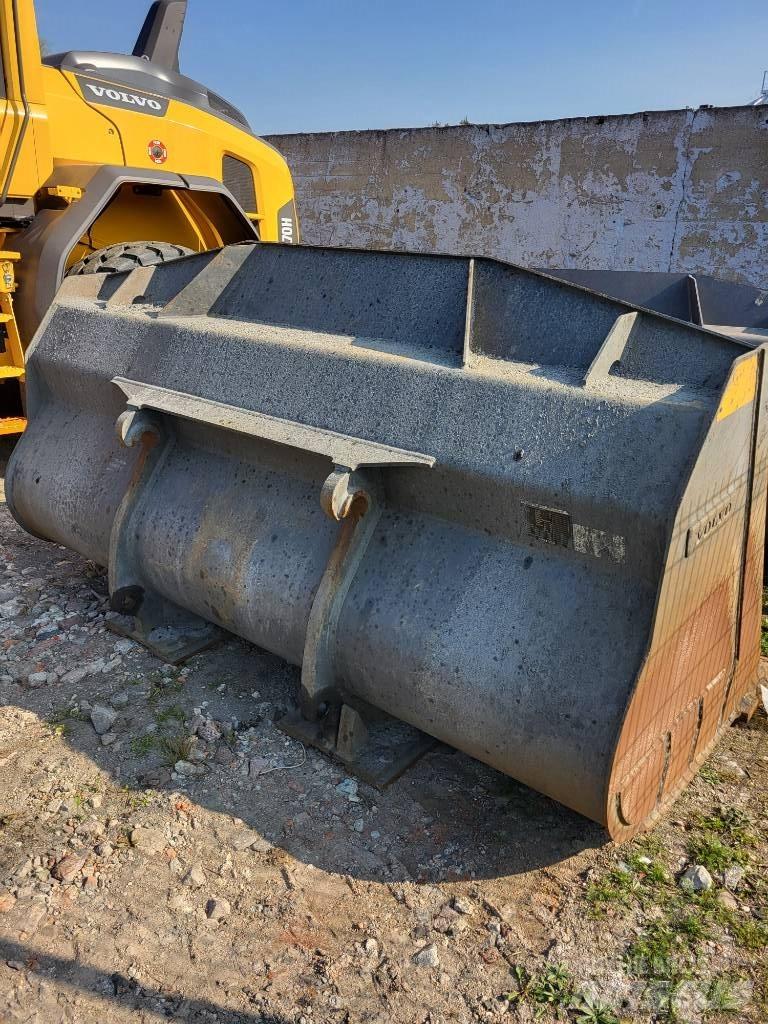 Volvo L 120 H  휠로우더