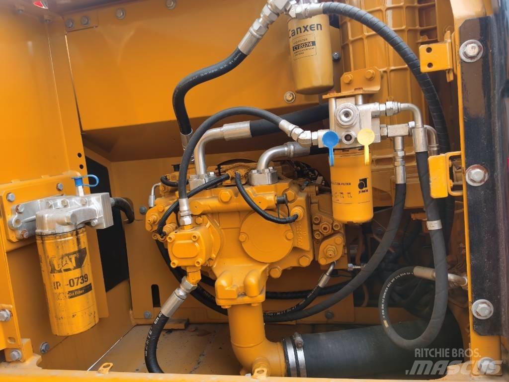 CAT 320 D2 대형 굴삭기 29톤 이상