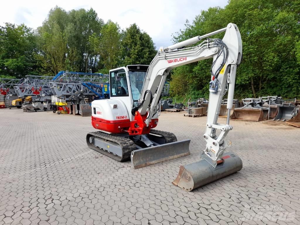 Takeuchi TB 250-2 소형 굴삭기 7톤 미만