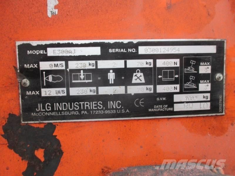 JLG E 300 AJ 관절형 전동이동 리프트