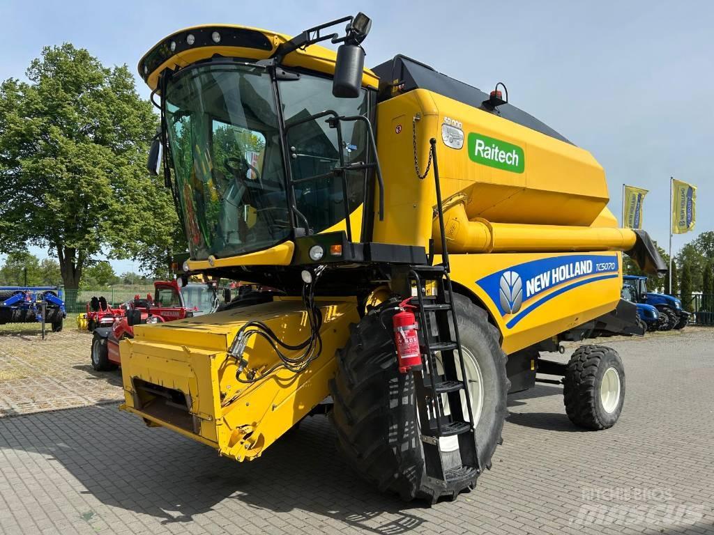 New Holland TC 5070 콤바인 수확기