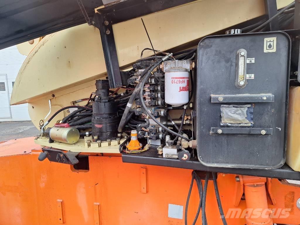 JLG 660 SJ 4x4x4 관절형 전동이동 리프트