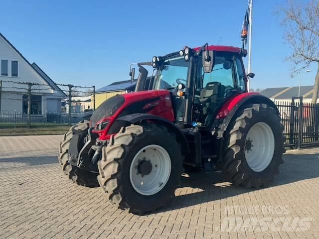 Valtra N134 Hitech 트랙터
