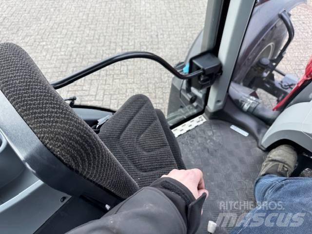 Valtra N134 Hitech 트랙터
