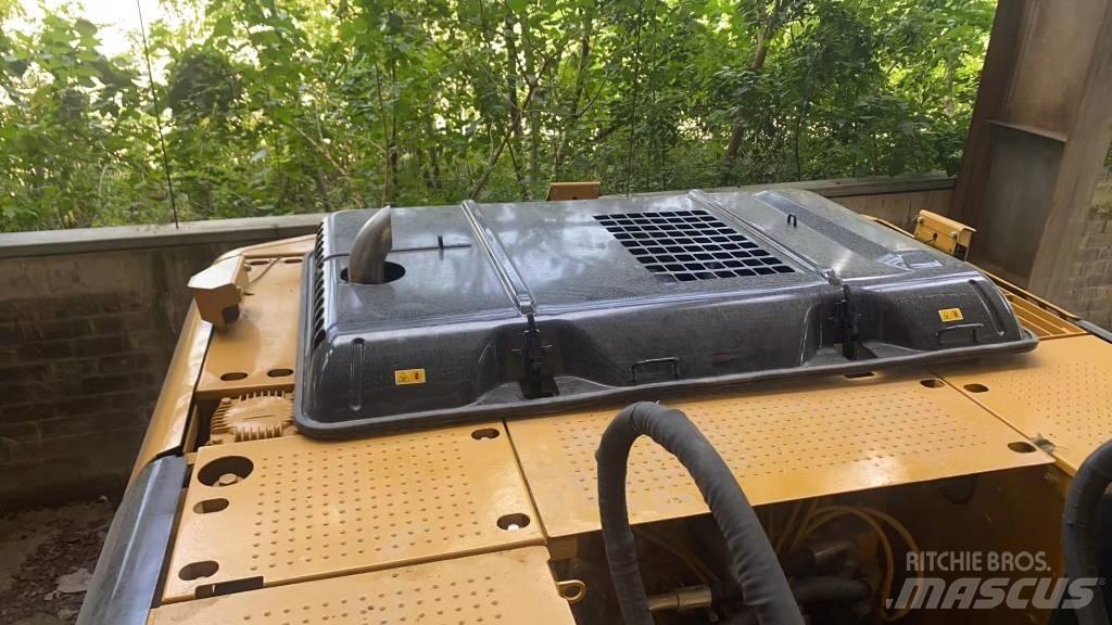CAT 320D2L 대형 굴삭기 29톤 이상