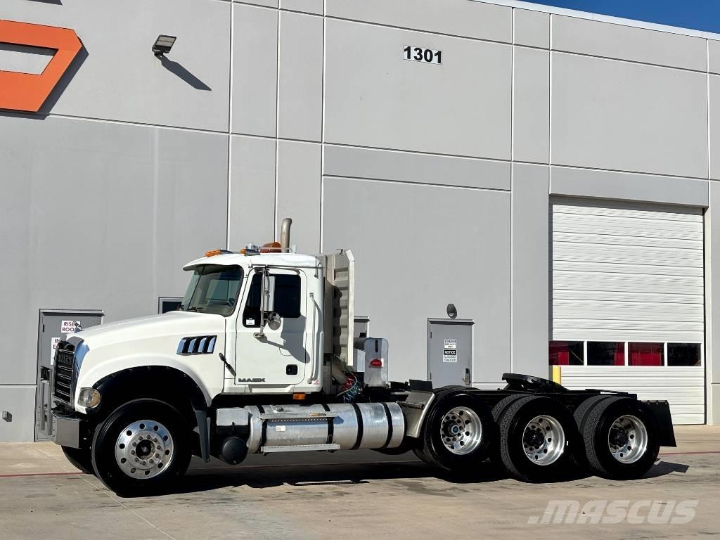 Mack GU713 트랙터 유닛