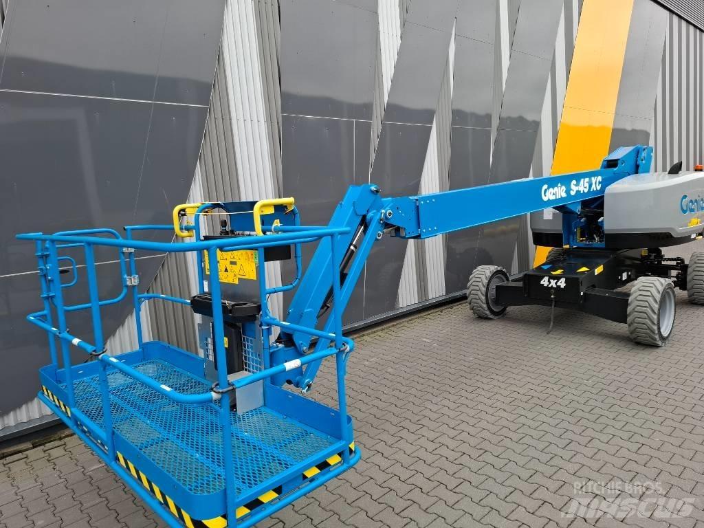 Genie S-45XC 견인식 전동이동 리프트