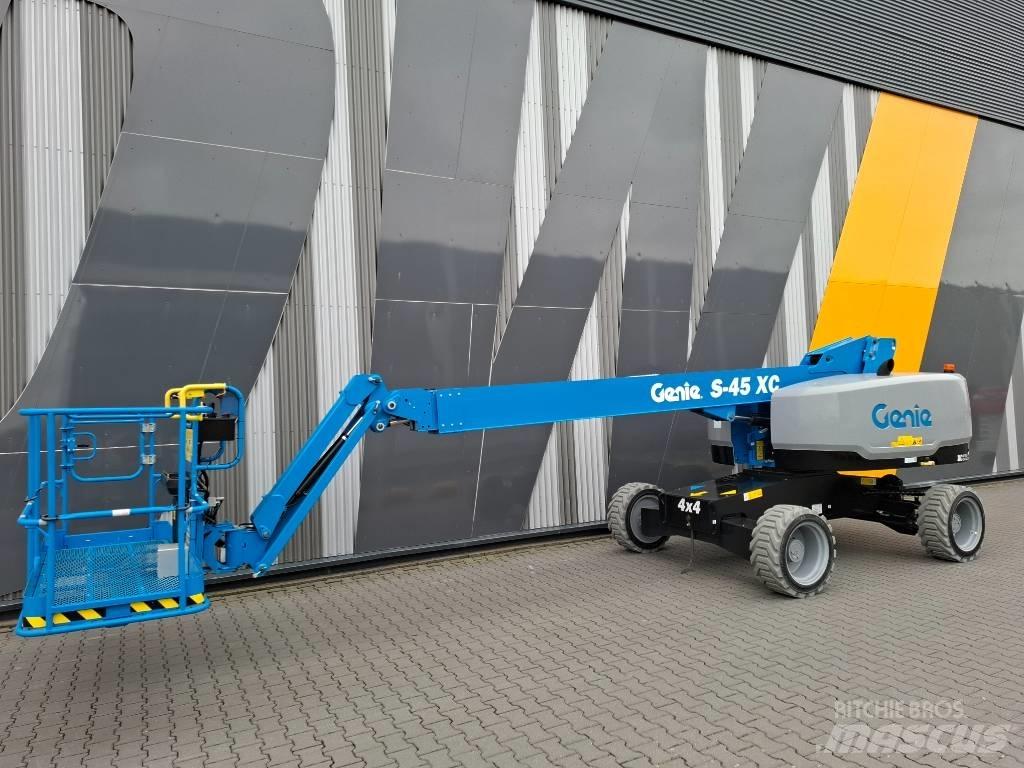 Genie S-45XC 견인식 전동이동 리프트