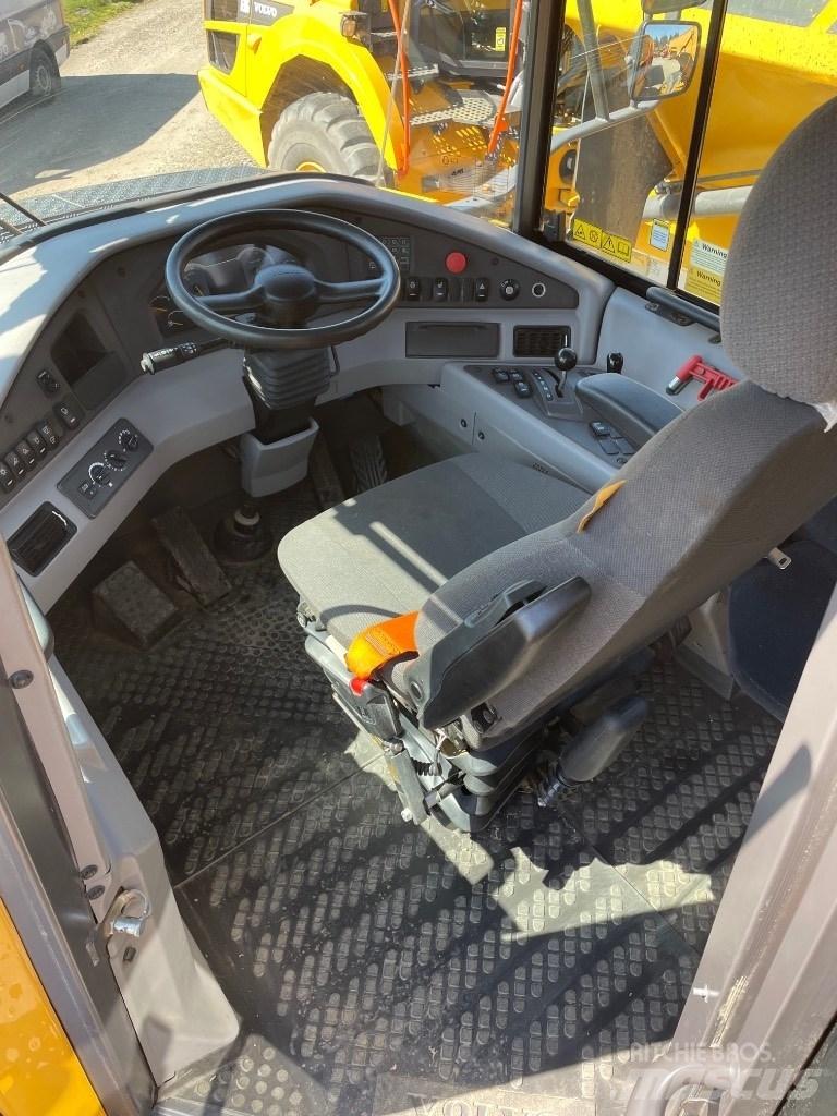 Volvo A30G 연결식 홀러