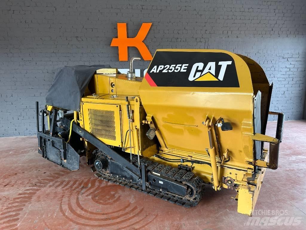 CAT AP 255 E 아스팔트 포장장비