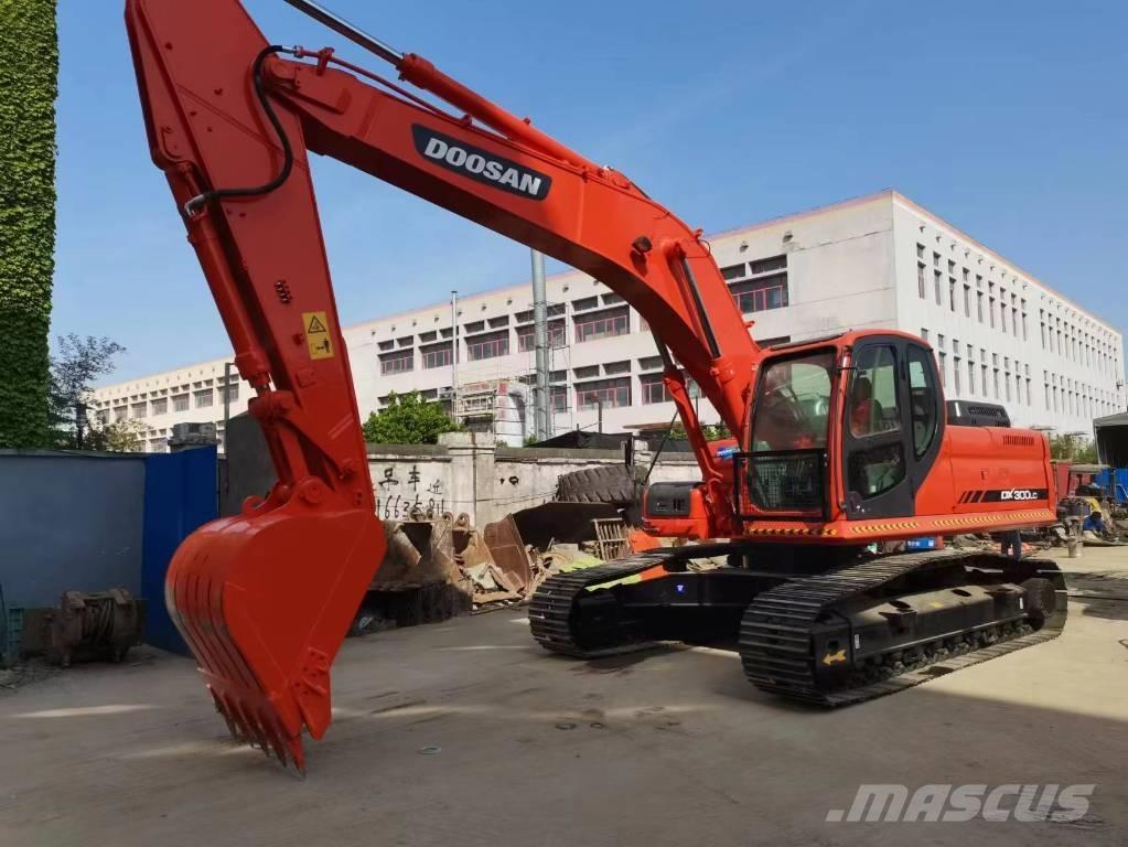 Doosan DX 300 대형 굴삭기 29톤 이상