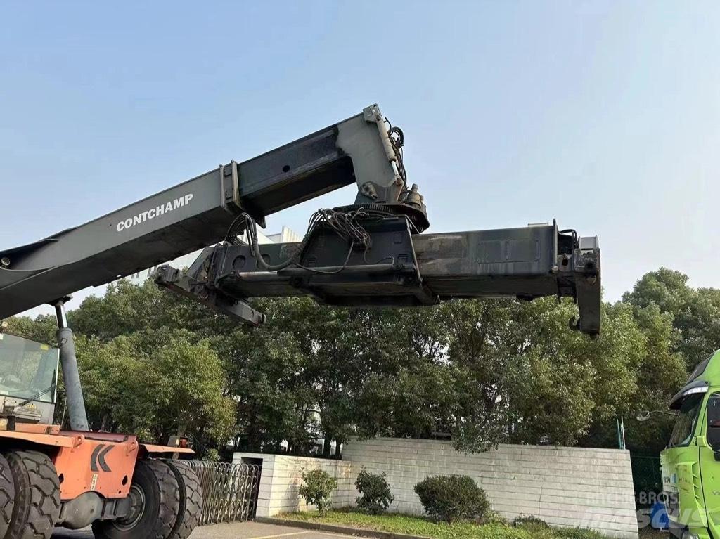 Kalmar M 517 리치 스태커