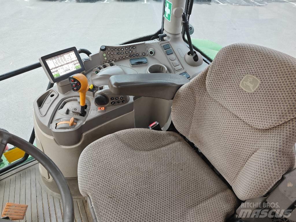 John Deere 6215 R 트랙터