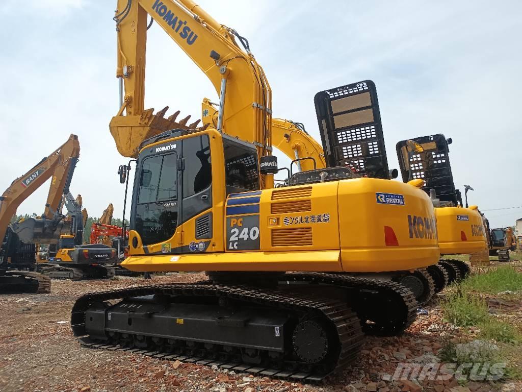 Komatsu PC 240 대형 굴삭기 29톤 이상