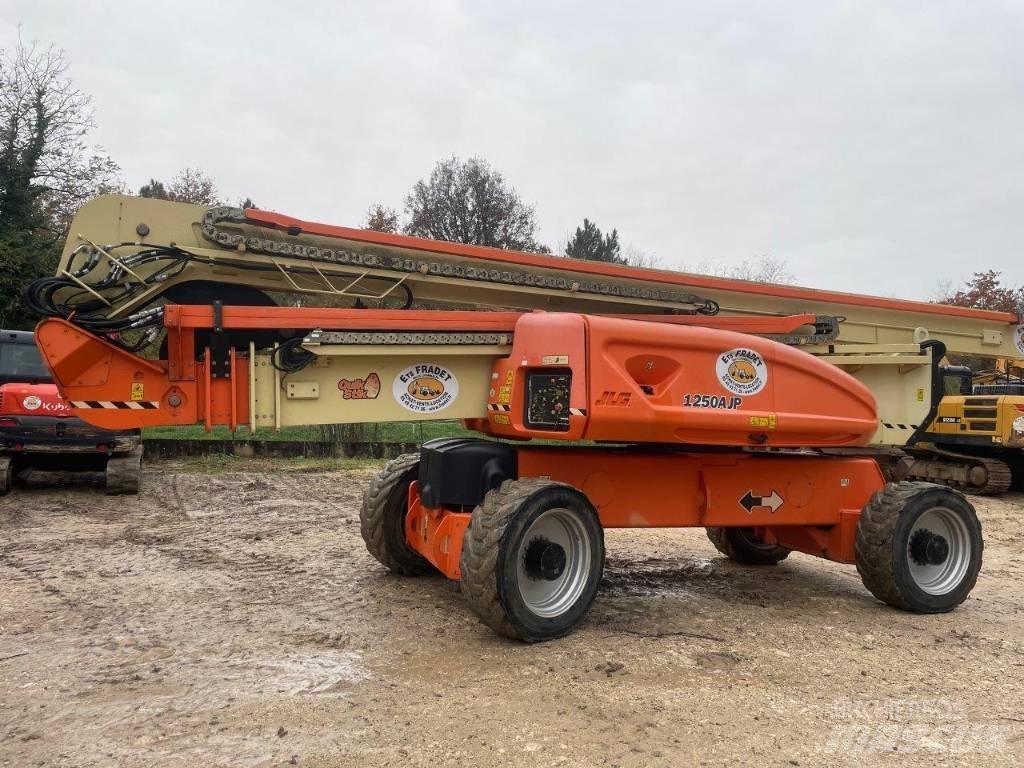 JLG 1250 AJP 관절형 전동이동 리프트