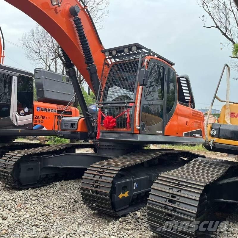 Doosan DX225 대형 굴삭기 29톤 이상