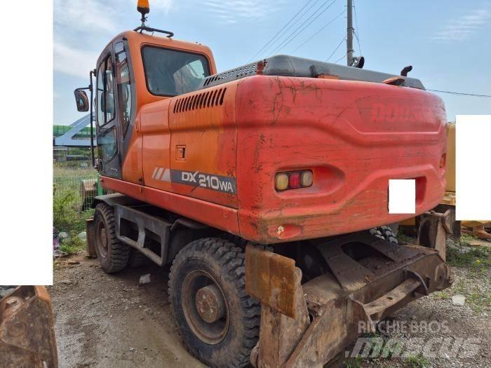 Doosan DX210WA  휠 굴삭기