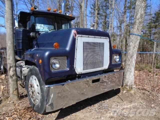 Mack RS797LST 회수 차량