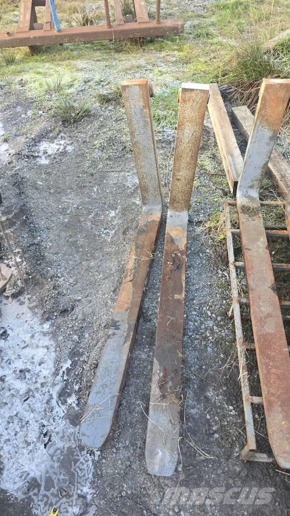  Pallgafflar 980kr  휠로우더