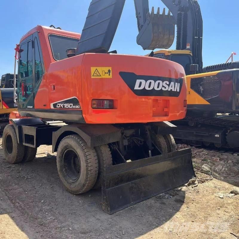 Doosan DX150W  휠 굴삭기