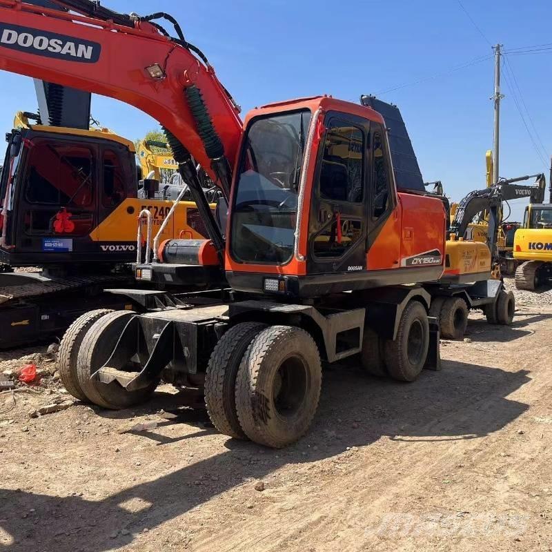 Doosan DX150W  휠 굴삭기