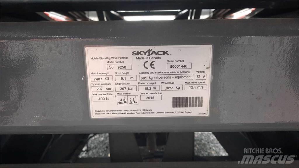 SkyJack 9250RT 가위형 리프트