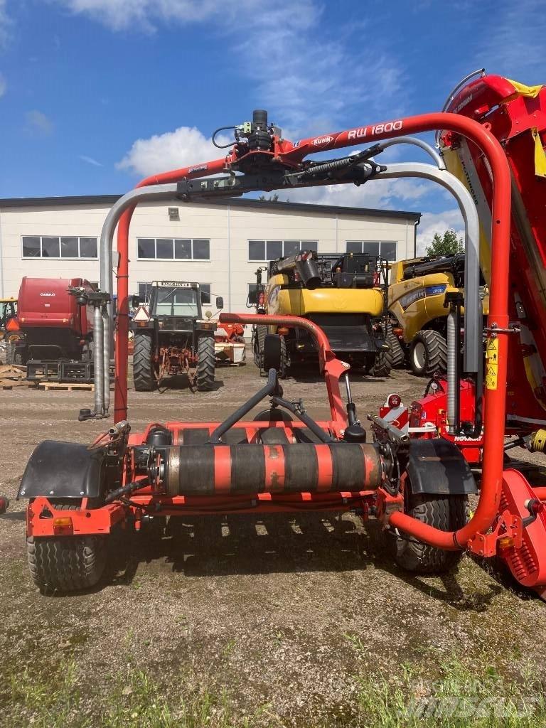 Kuhn RW1800 건초 포장기