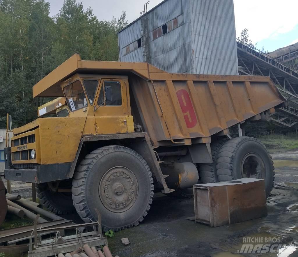 Belaz 7523 초대형 덤프 트럭