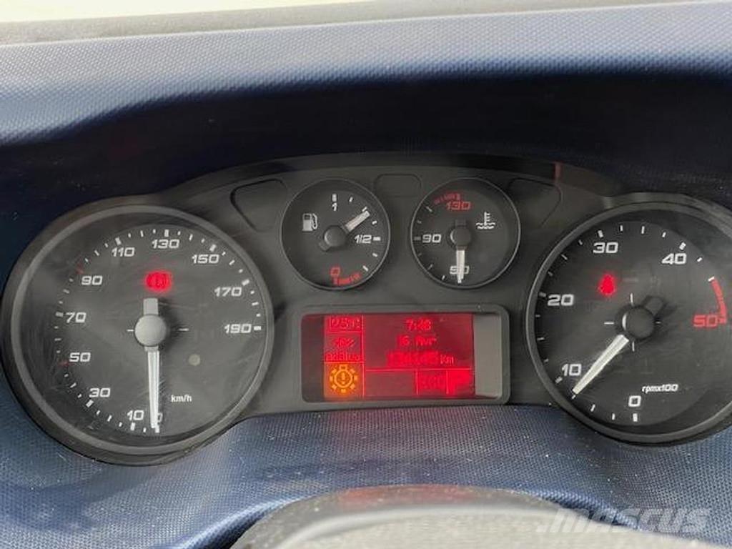 Iveco 35C18 덤프 트럭