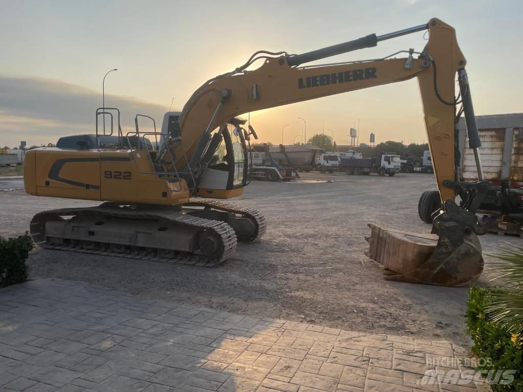 Liebherr R922 NLC 대형 굴삭기 29톤 이상