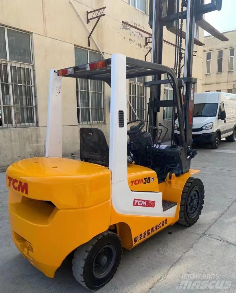 TCM FD30 리치 트럭