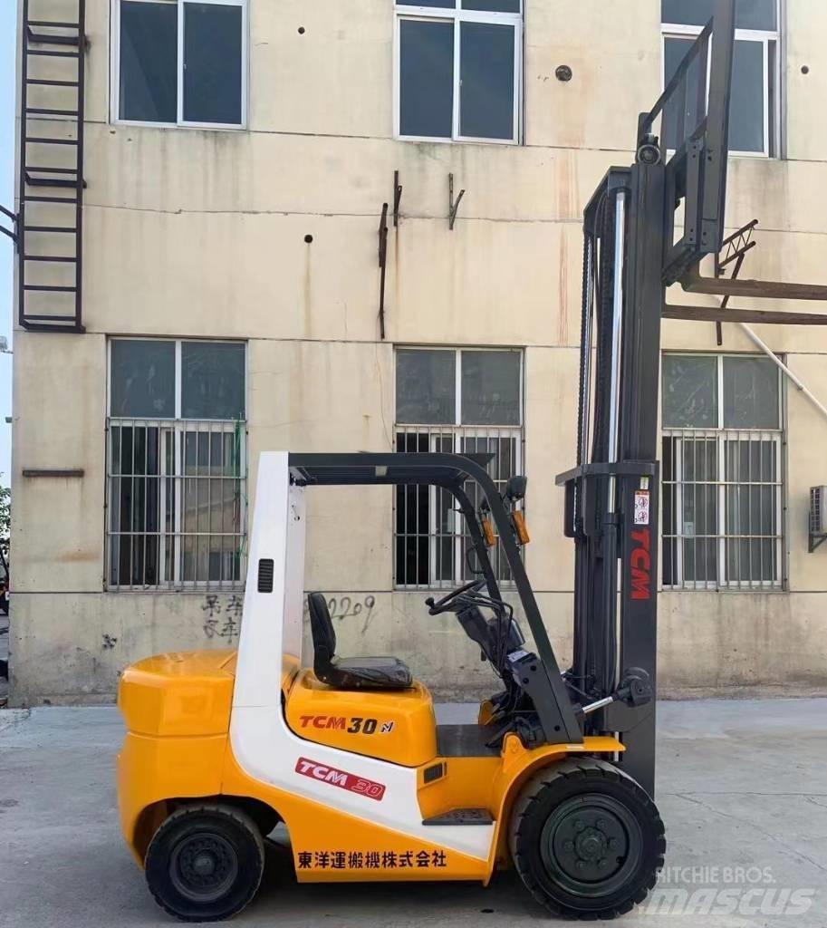 TCM FD30 리치 트럭