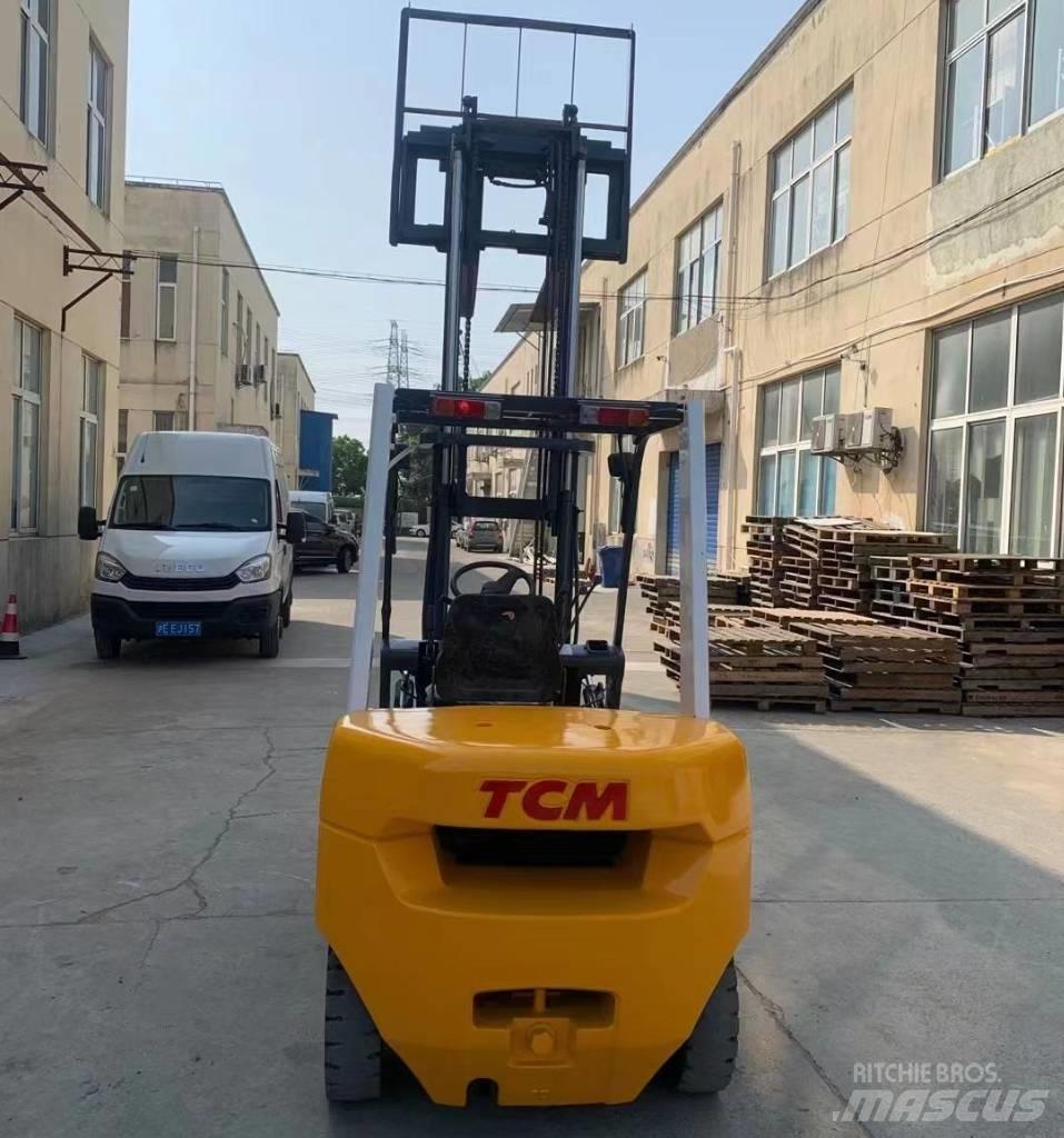 TCM FD30 리치 트럭